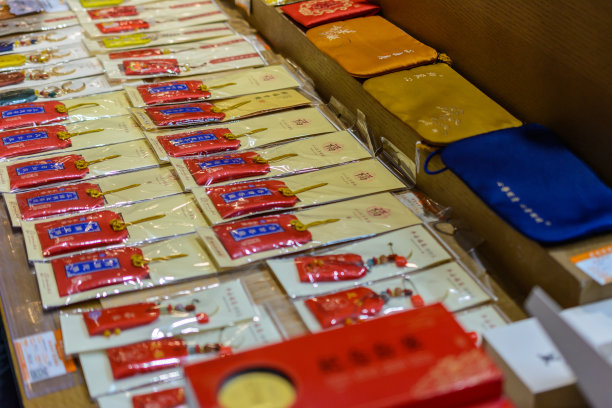 南山佛教文化园：中国风纪念品、玉石工艺品与观音像礼品店图片下载