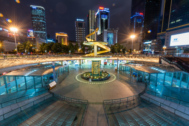 成都天府广场地铁站夜间灯火通明图片下载
