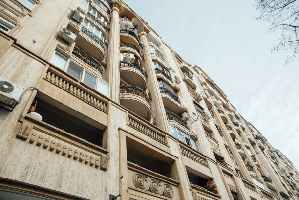 罗马尼亚布加勒斯特街景建筑照片，2020年2月24日图片下载