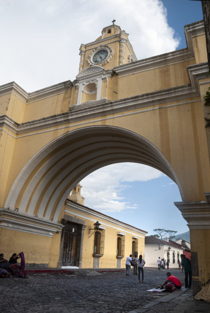 圣卡塔利娜修道院的拱门，始建于1693年，巴洛克建筑。编辑素材图片下载