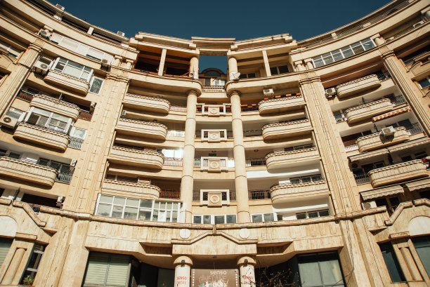 罗马尼亚布加勒斯特街景建筑照片，2020年2月24日图片下载