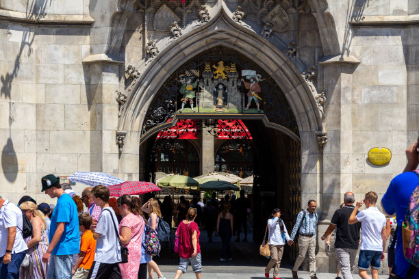 德国慕尼黑：玛丽亚广场上的新市政厅景象图片下载