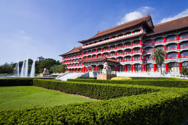 高雄大饭店在一个阳光明媚的日子，台湾高雄图片下载