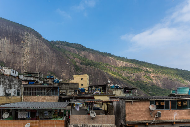 里约热内卢里约热内卢Rocinha favela的住宅屋顶图片下载