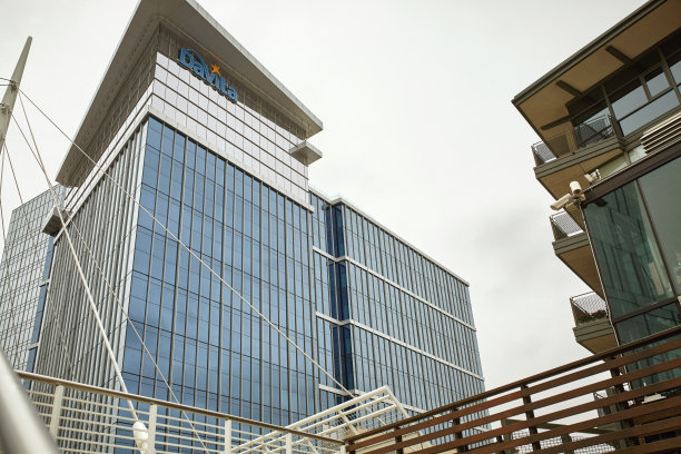 科罗拉多州丹佛市公共公园的千禧桥图片下载