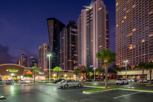 夜景照片RK镇中心购物广场美丽的黄昏照片图片下载