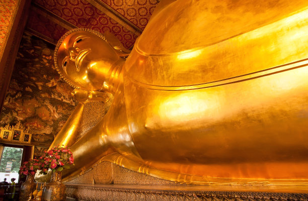 皇室人物的复古壁画与邪恶作斗争图片下载