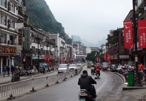 桂林阳朔县道路交通，中国广西壮族，东亚图片下载