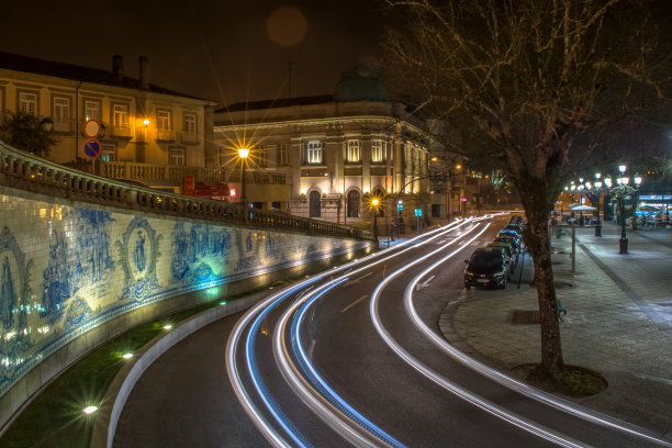 夜景照片，长曝光的罗西奥广场在市中心的维苏图片下载