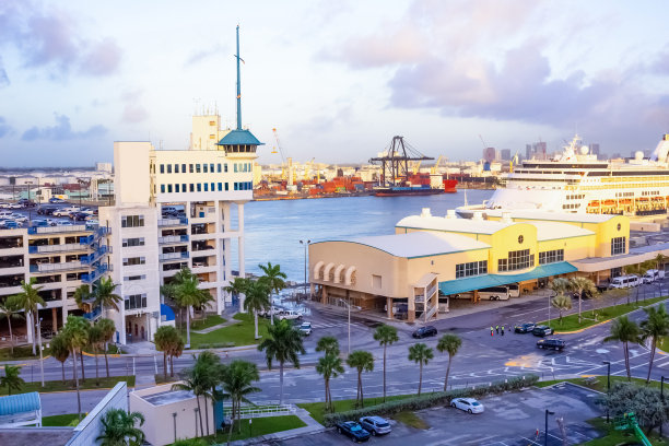 从埃弗格莱兹港的游轮上看到的景色图片下载
