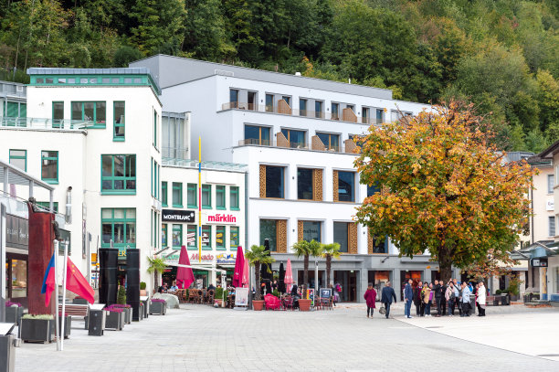 列支敦士登首府瓦杜兹市中心的城市街景，列支敦士登是欧洲阿尔卑斯山脉上莱茵河流域的一个微型国家图片下载