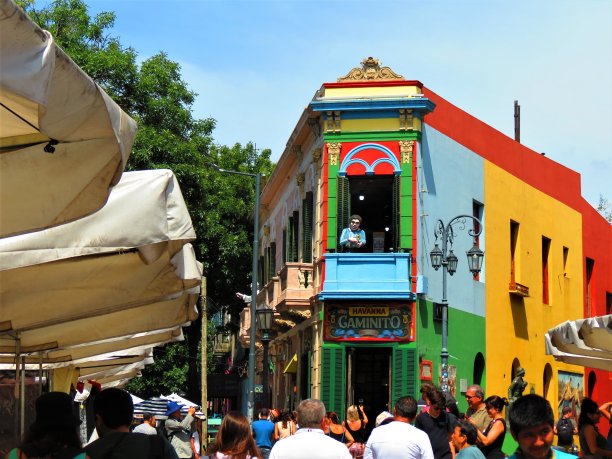 布宜诺斯艾利斯拉博卡区步行街。图片下载