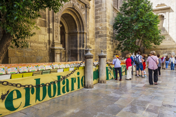 西班牙格拉纳达街头草药市场图片下载
