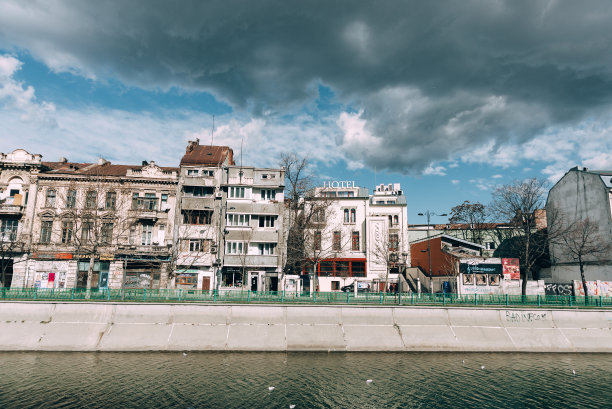 罗马尼亚布加勒斯特街景建筑照片，2020年2月24日图片下载