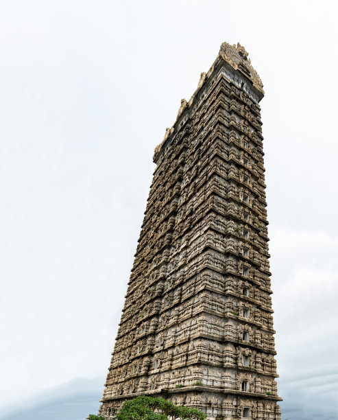 侧视图照片非常著名的20层楼高的Gopuram触摸天空在主湿婆庙的入口在Murudeshwar。这个宏伟的入口是中世纪印度的传统德拉威建筑图片下载