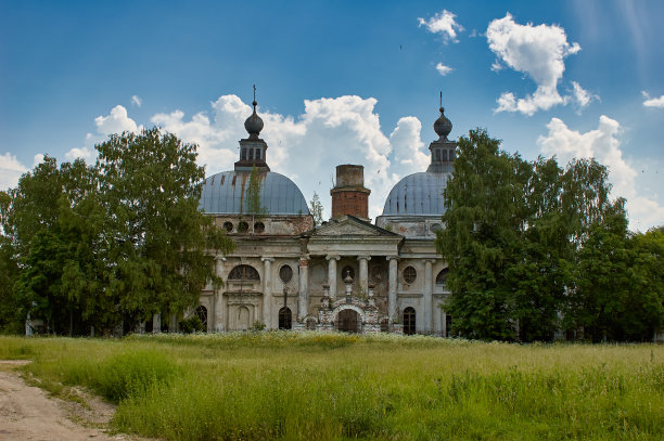 位于莫斯科沃罗克拉姆斯克市附近Yaropolets村的喀山圣母像教堂图片下载