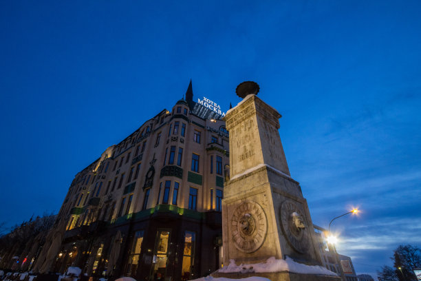 晚上入住莫斯科酒店。这家酒店是塞尔维亚首都最古老和最豪华的酒店之一，是这座城市的建筑地标。图片下载