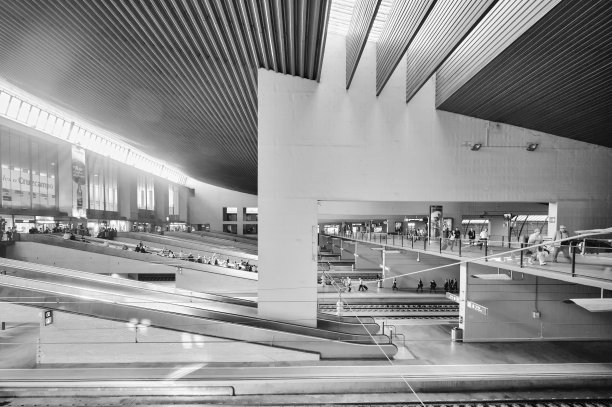 塞维利亚圣贾斯塔火车站内部的建筑照片图片下载