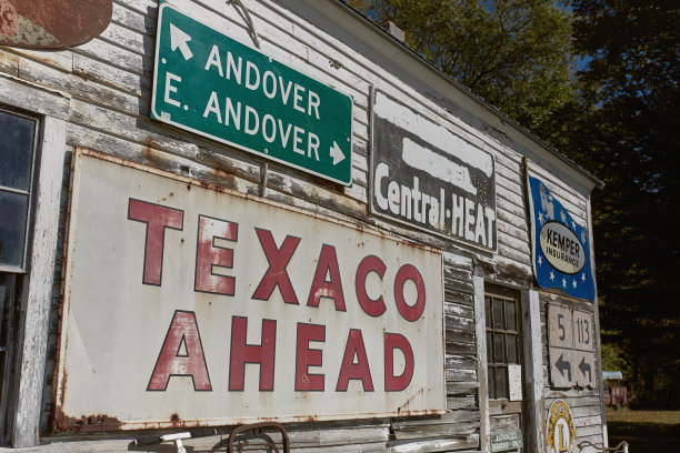 古董店里陈列的古董图片下载