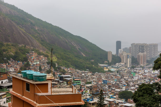 俯瞰巴西里约热内卢的Rocinha贫民窟图片下载