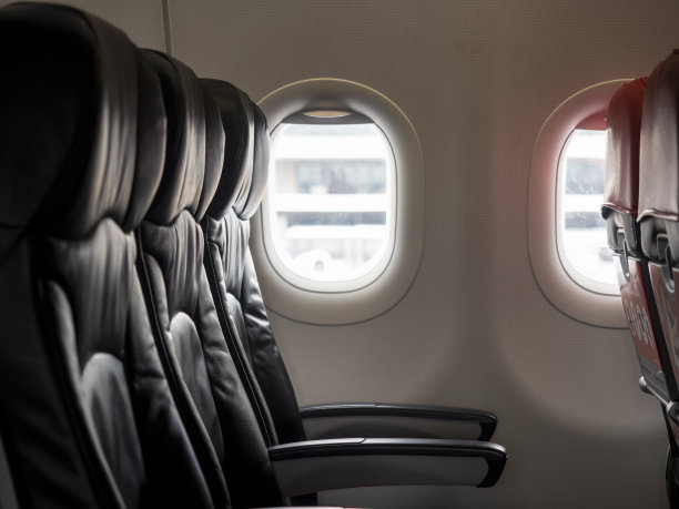 6月16日，泰国曼谷。飞机上的空座位。复制提供了空间。在飞机上做广告。图片下载