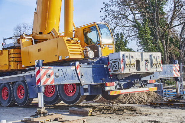 重型建筑起重机的细节。图片下载