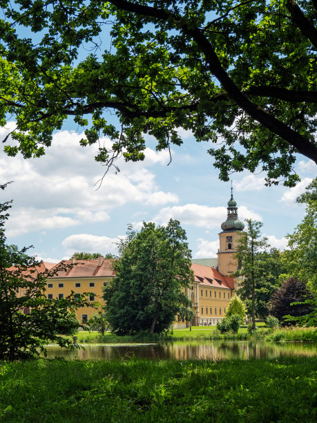 后西多会修道院和宫殿建筑群，鲁迪，波兰图片下载