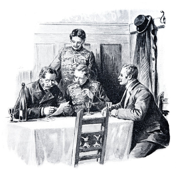 四个人在桌子旁查看文件图片下载