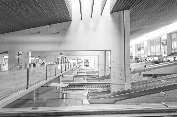 塞维利亚圣贾斯塔火车站内部的建筑照片图片下载