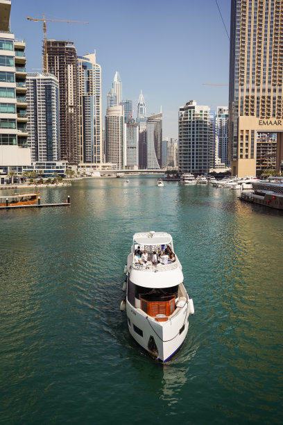 航拍奢华游艇派对人物照片图片下载