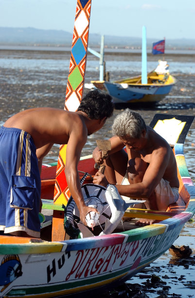 渔民装饰船图片下载