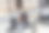 一个街头艺人拿着吉他图片下载