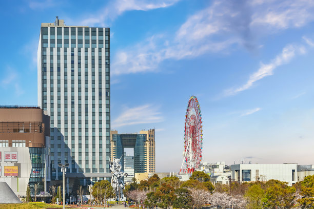 东京台场岛的高达雕像和DiverCity东京广场。图片下载