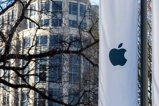 华盛顿苹果店外的苹果标志旗图片下载