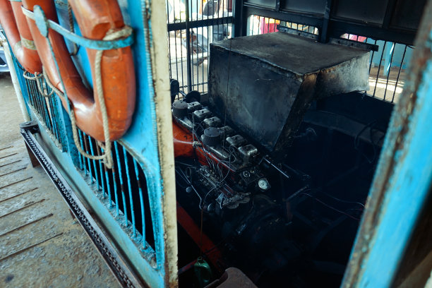 印度马哈拉施特拉邦一条河上的渡口。图片下载