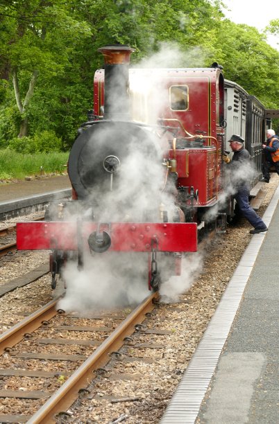 英国马恩岛。城堡镇火车站的蒸汽火车图片下载