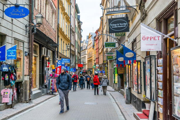 Gamla stan或Staden mellan broarna的街景，瑞典斯德哥尔摩的老城图片下载