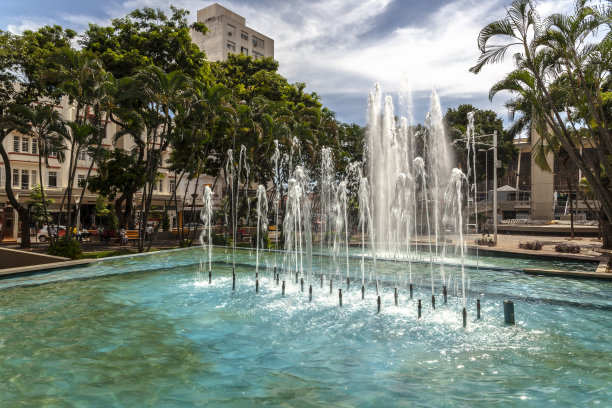 喷泉在Rui Barbosa广场，被称为Calçadao广场，在Sao Jose do里约热内卢Preto市中心，圣保罗州图片下载