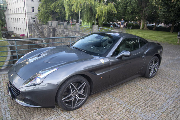 法拉利加州跑车图片下载