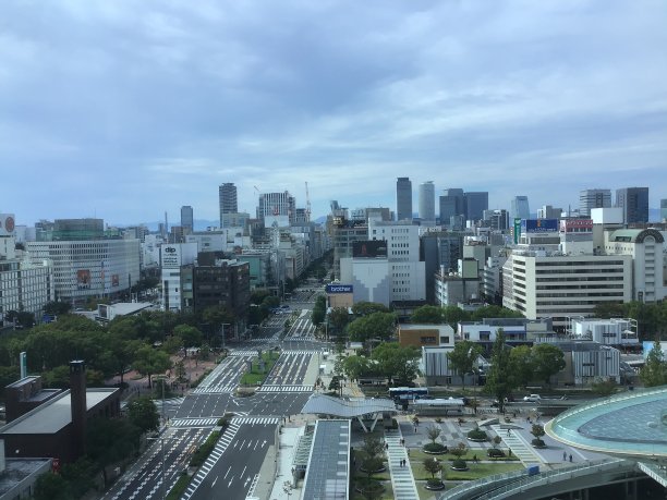 名古屋市Oasis21和名古屋电视塔的城市景观图片下载