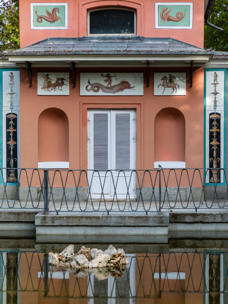 西班牙马德里雷蒂罗公共公园的La Casita del Pescador图片下载