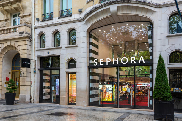 法国巴黎——2020年8月15日:丝芙兰(Sephora)商店的正面图片下载