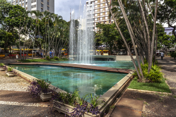 喷泉在Rui Barbosa广场，被称为Calçadao广场，在Sao Jose do里约热内卢Preto市中心，圣保罗州图片下载