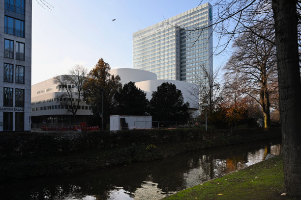 Duesseldorfer Schauspielhaus有三板的高层/三盘的房子图片下载