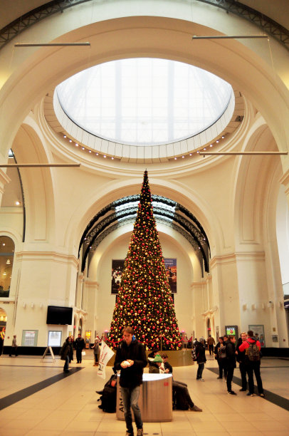 德国萨克森州首府德累斯顿下着暴雨，图为德累斯顿中央车站图片下载