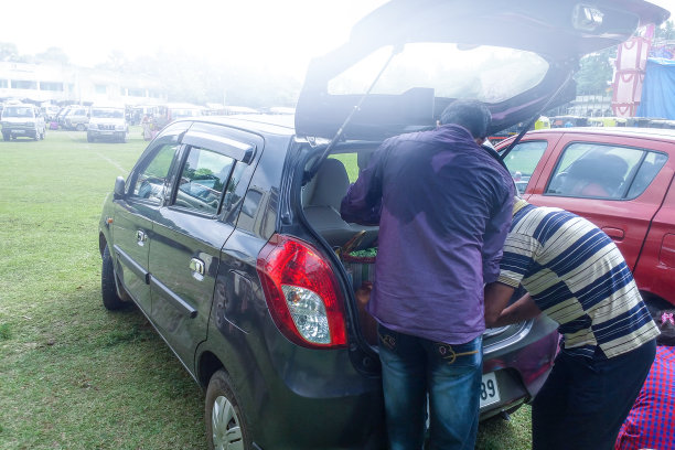 初冬野餐的准备工作正在进行中图片下载