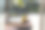 2020年8月13日，一个男孩在塞瓦斯托波尔的乌沙科夫广场上画画。图片下载