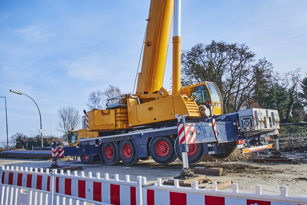 重型建筑起重机的细节。图片下载