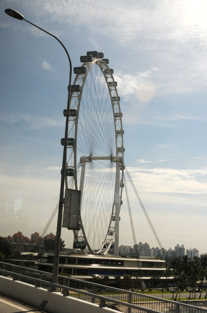 高耸的新加坡天际线图片下载