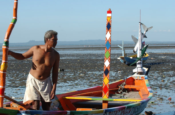 渔民装饰船图片下载